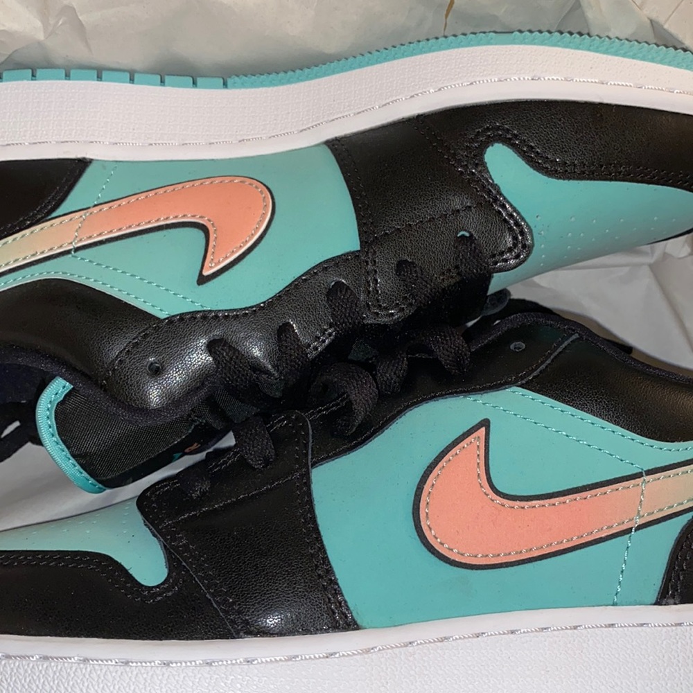 Jordan 1 “Tropical Twist”